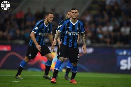 足球国足公开训练吸引千名球迷现场加油（国足公开训练现场迎来上千球迷助威）