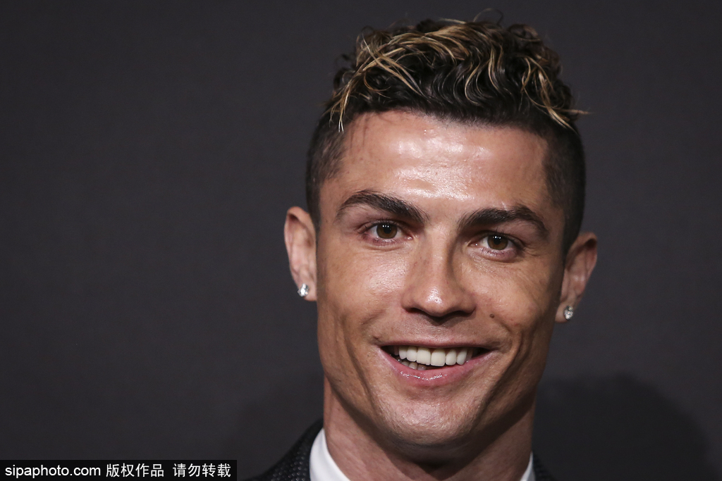 斯卢茨基：对手核心球员我们限制得不是特别好，给了很多机会（斯卢茨基：对方核心遏制不力，我们送出了太多机会）