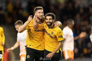 芬奇谈爱德华兹低迷：他一过半场就被包夹，必须研究如何应对（芬奇评爱德华兹状态不佳：过半场即遭夹击，需尽快拿出应对策略）