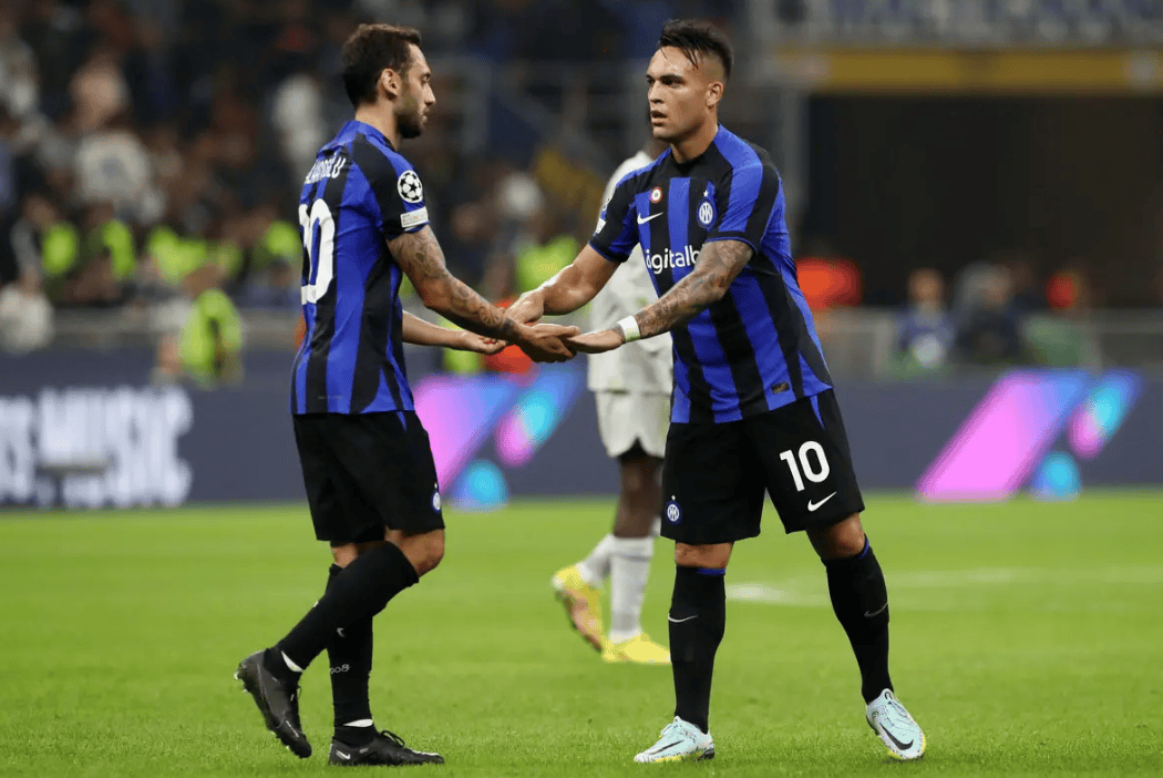 中超：上海海港主场4-1大胜深圳（中超联赛：上海海港主场4比1击败深圳队）