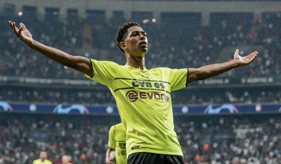 博主：客战广岛三箭申花远征军约300人，而且带着鼓（博主：申花客场挑战广岛三箭，约300名远征军随队携鼓助威）