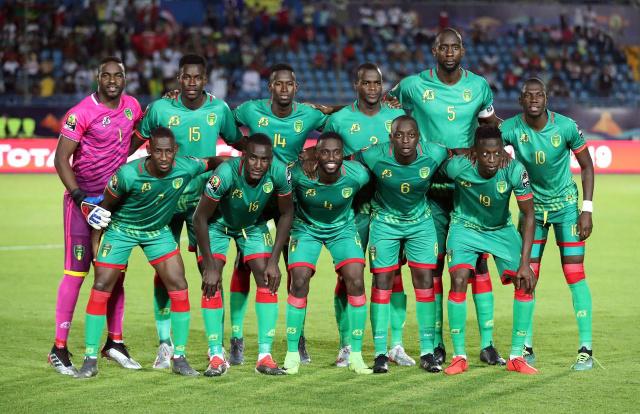 媒体人：亚泰其他工作人员好久没发薪了，坚持岗位是为爱发电（记者称亚泰多名员工久未领薪，仍因热爱坚守岗位）