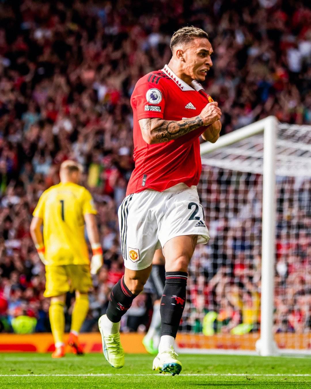 愿无大碍！英冠查尔顿vs朴茨茅斯因看台球迷昏迷不醒腰斩（祈愿平安！英冠查尔顿对阵朴茨茅斯因看台球迷昏迷比赛中止）