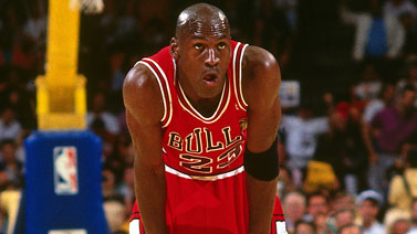 17岁天才卡尔展现极强潜力，德甲首秀表现亮眼，凭借出色技术和风格成为焦点。（17岁新星卡尔德甲处子秀惊艳，凭精湛脚法与独特风格抢尽风头）