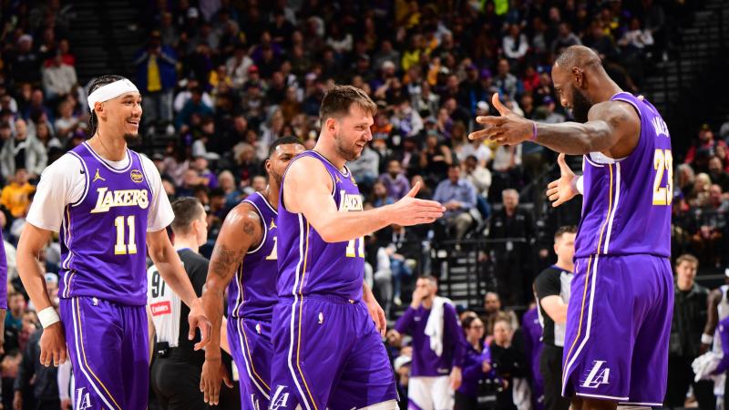 欧冠八强全部出炉，新贵强势晋级引爆热议（欧冠八强尘埃落定，新贵突围引爆话题）