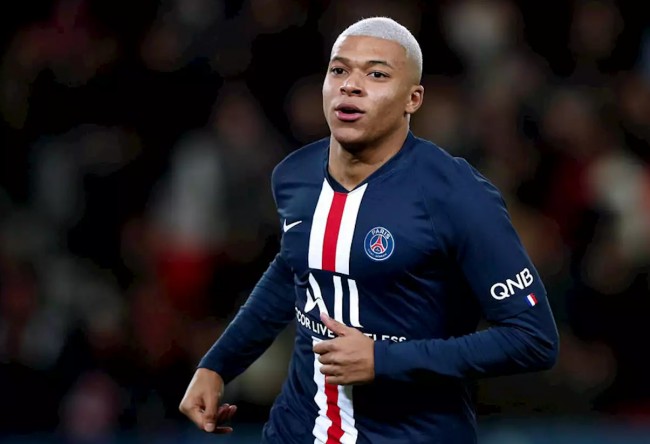 主持人爆料：麦金在圣米伦时，曾被队友扔出的训练杆刺伤大腿（主持人透露：麦金效力圣米伦期间曾被队友掷出的训练杆扎伤大腿）