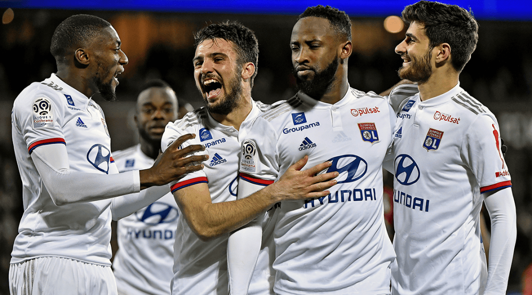 记者：曼联希望姆伯莫12月21日踢完维拉后再去参加非洲杯（记者称：曼联希望姆伯莫踢完12月21日对维拉的比赛再赴非洲杯）