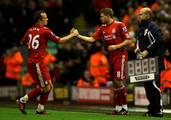 记者：维尼修斯女友在美国涉嫌欠税，可能无法陪他参加世界杯（据记者报道，维尼修斯女友涉在美欠税，或无法陪同出征世界杯）