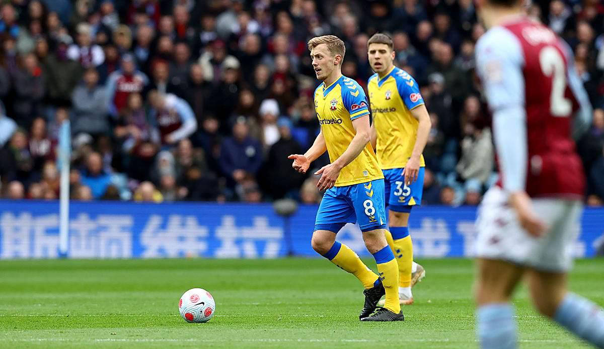 弗兰克：西蒙斯红牌上诉很难成功，范德芬的防守选择没有问题（弗兰克称西蒙斯红牌申诉胜算渺茫，范德芬的防守决策并无不当）