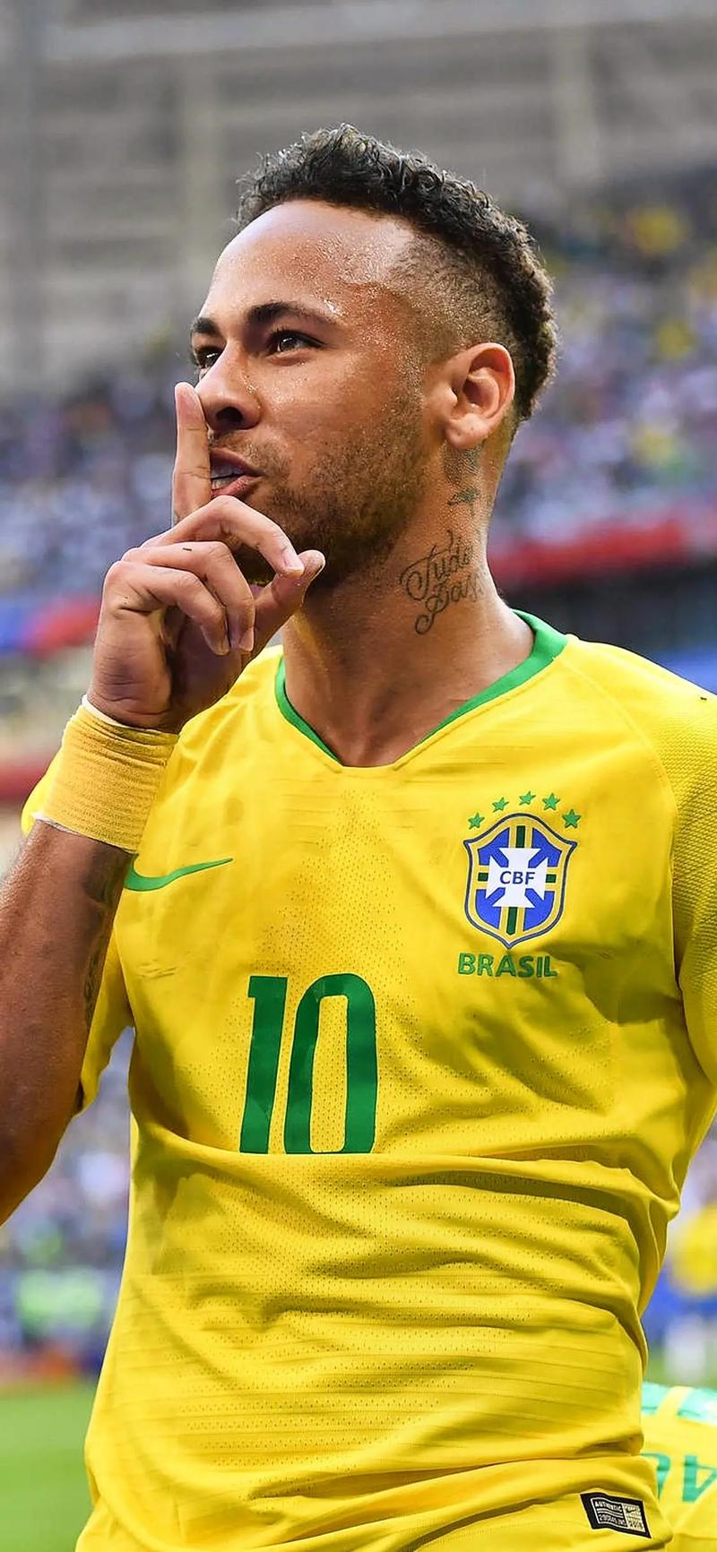 波兰主帅：要帮扎莱夫斯基找回状态；我觉得莱万还没决定未来（波兰主帅：将助扎莱夫斯基重拾状态；我认为莱万的未来尚未定夺）